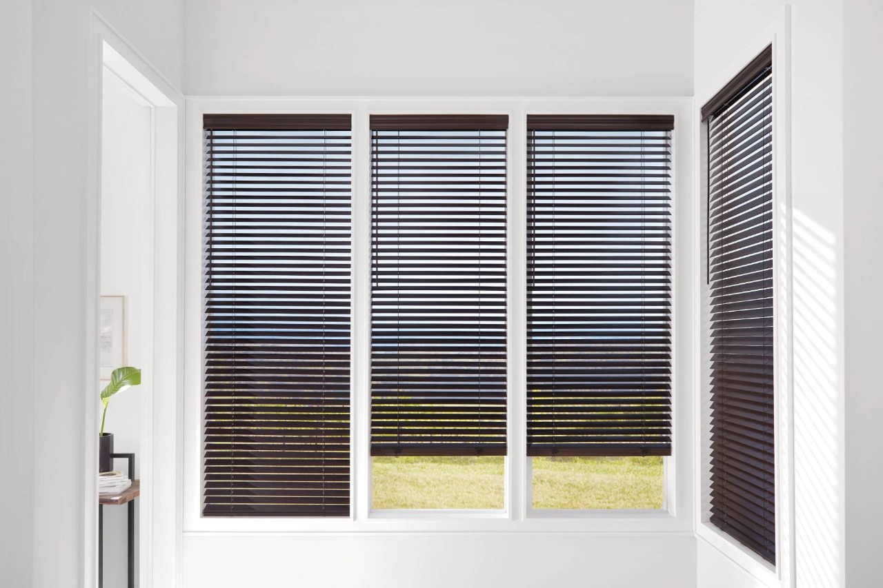 Hunter Douglas Parkland® Wood Blinds for coastal style near Mobile, Alabama (AL)