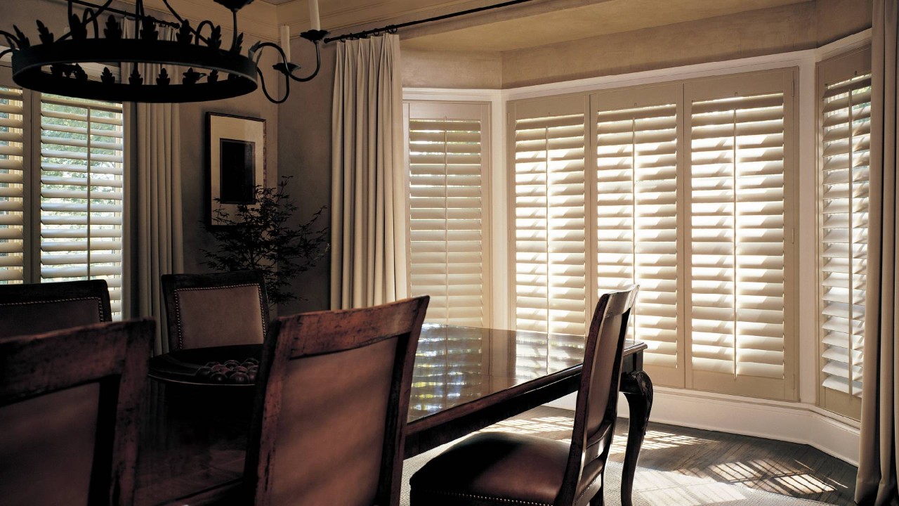 Hunter Douglas Heritance® Wood Shutters after a fresh cleaning near Mobile, Alabama (AL) 